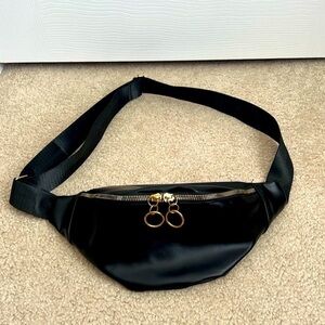 Black belt/waist bag with gold hardware‎